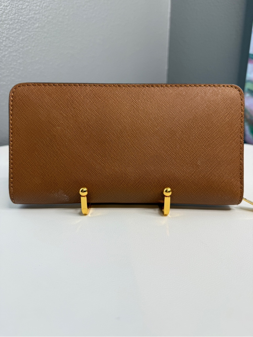 Michael Kors Hamilton Traveler Brown Saffiano Leather Wallet Gold Hardware | GUC - Picture 3 of 10